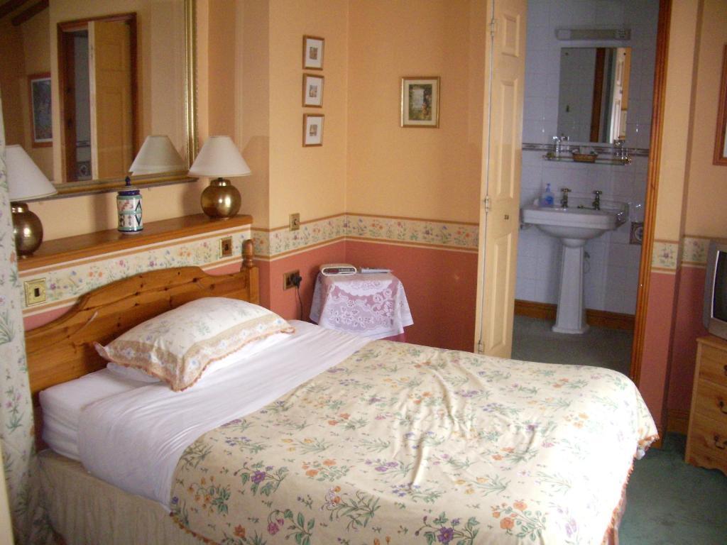 Compton House Bed & Breakfast แอชบอร์น ภายนอก รูปภาพ