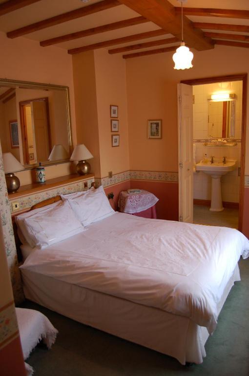 Compton House Bed & Breakfast แอชบอร์น ภายนอก รูปภาพ