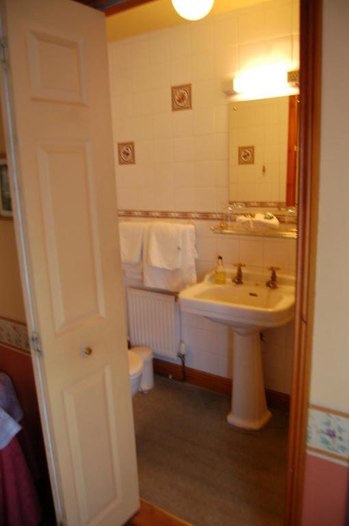 Compton House Bed & Breakfast แอชบอร์น ภายนอก รูปภาพ