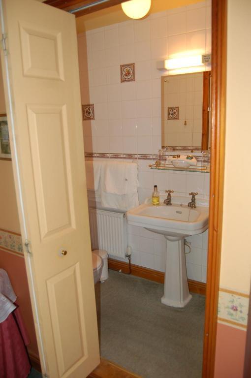 Compton House Bed & Breakfast แอชบอร์น ภายนอก รูปภาพ