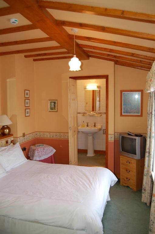 Compton House Bed & Breakfast แอชบอร์น ภายนอก รูปภาพ